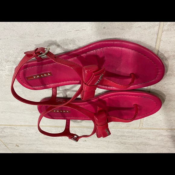 Prada raspberry logo bow thong sandals - Picture 3 of 6